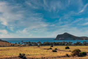 Descubre la belleza natural de la Playa de Agua Amarga: un paraíso en Almería