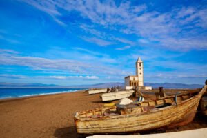 Descubre la belleza natural de la Playa de Las Salinas en Almería