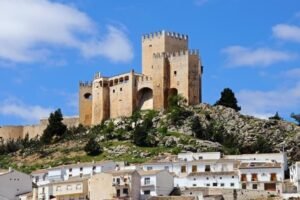 Descubre la historia y belleza del Castillo de Vélez-Blanco: 5 razones para visitarlo