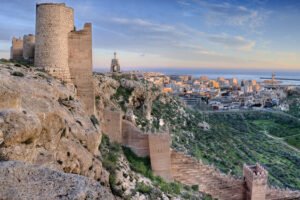 Un viaje al pasado: Descubre la historia del Castillo de San Cristóbal en Almería